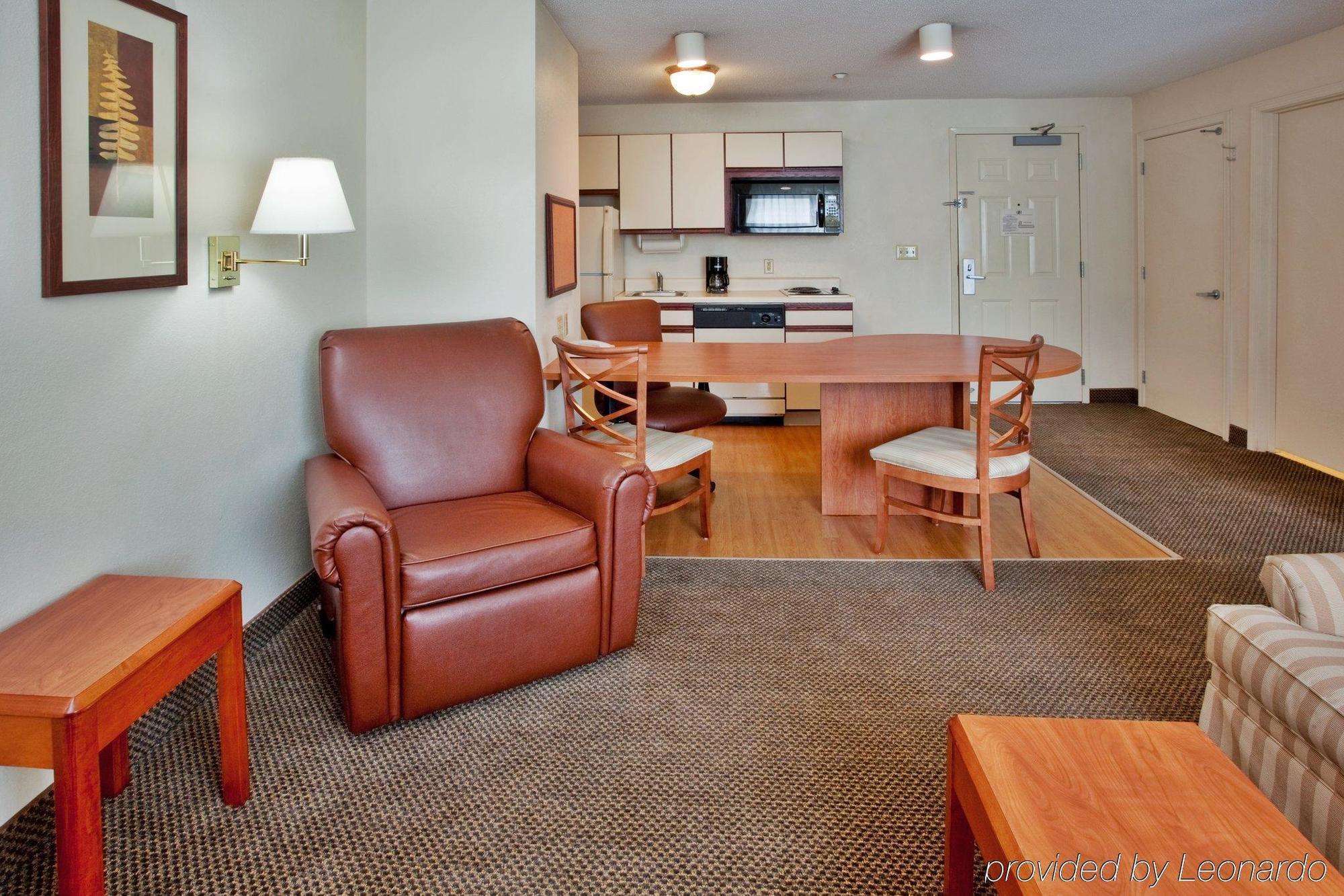 Candlewood Suites Richmond - South, An Ihg Hotel Interior photo